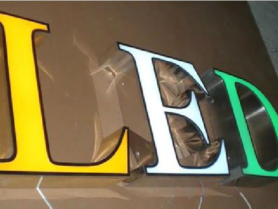 南县介绍LED招牌的基础知识。