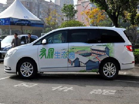 南县户外车贴喷绘如何保持效果?